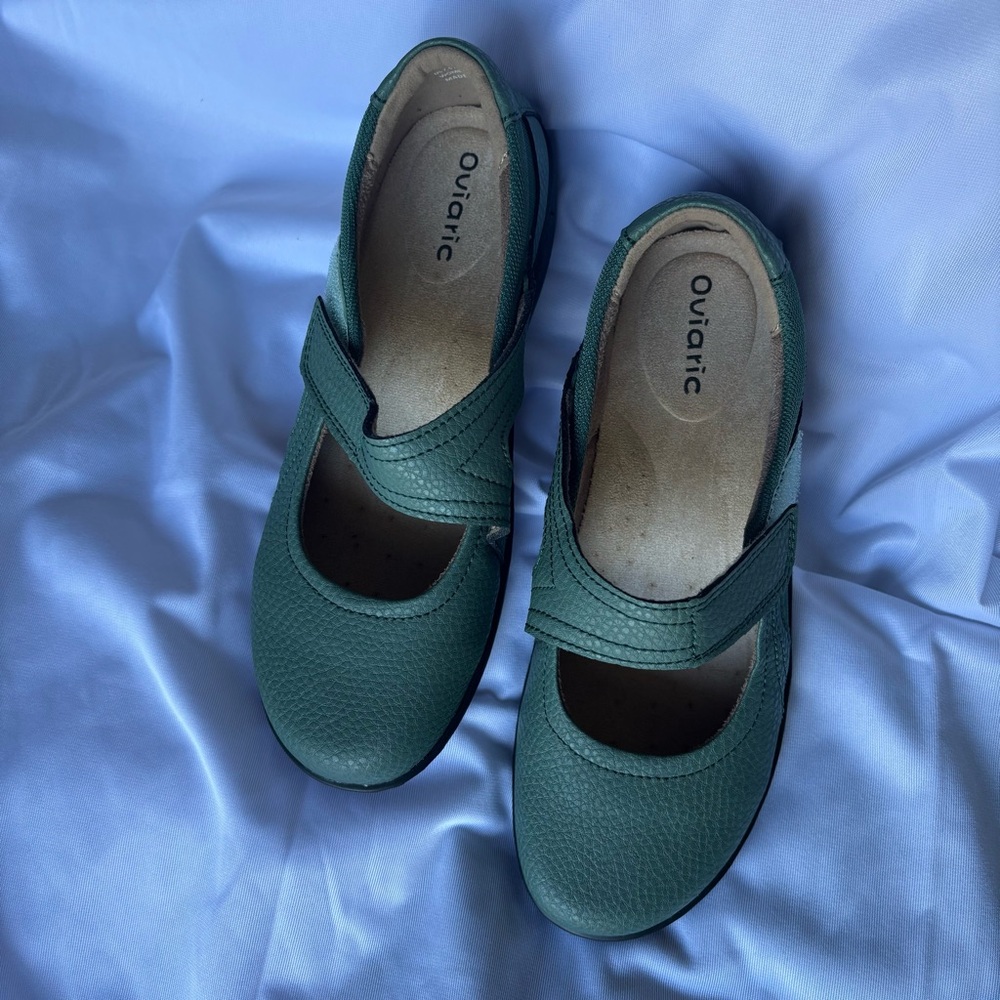Ovaric Green 7.5  Mary Jane flats vegan leather Shoes EUC